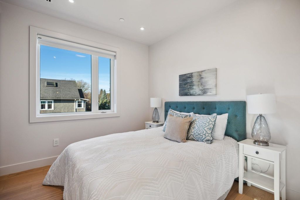 listing image 1106477547971008561