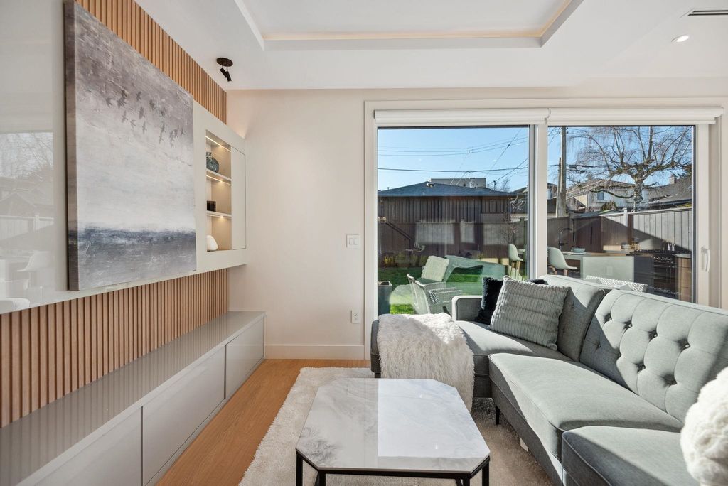 listing image 1104665065139645128