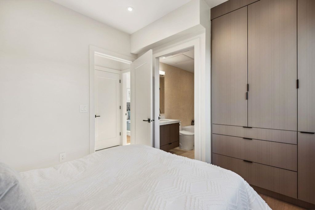 listing image 1104856723473339963