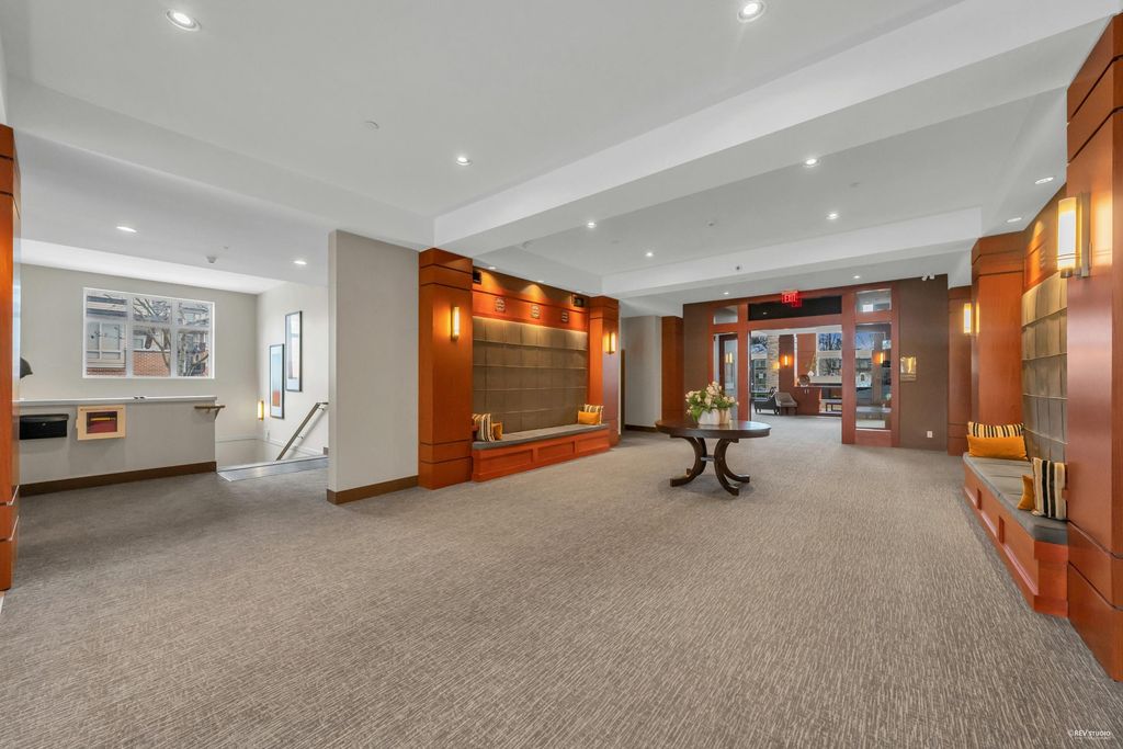 listing image 1104795877682906368