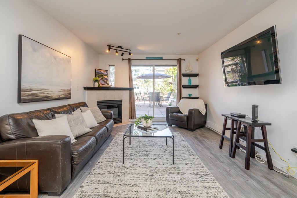 listing image 1102390633935337816