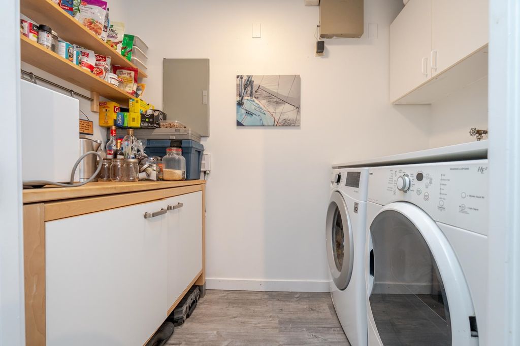 listing image 1107177177160504651