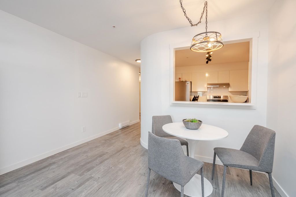 listing image 1103070758422122715