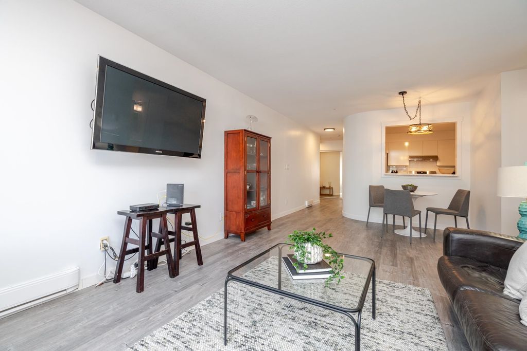 listing image 1109800755212823375