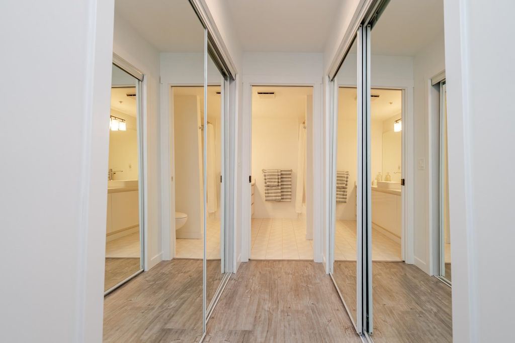 listing image 1109796405683453373