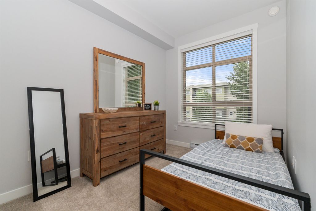 listing image 1103486095600495250