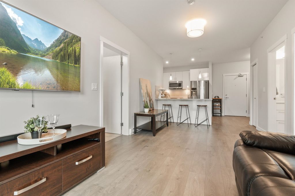 listing image 1109881738833331893