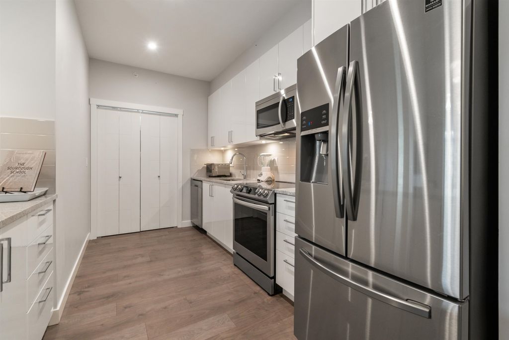 listing image 1100066615772379186