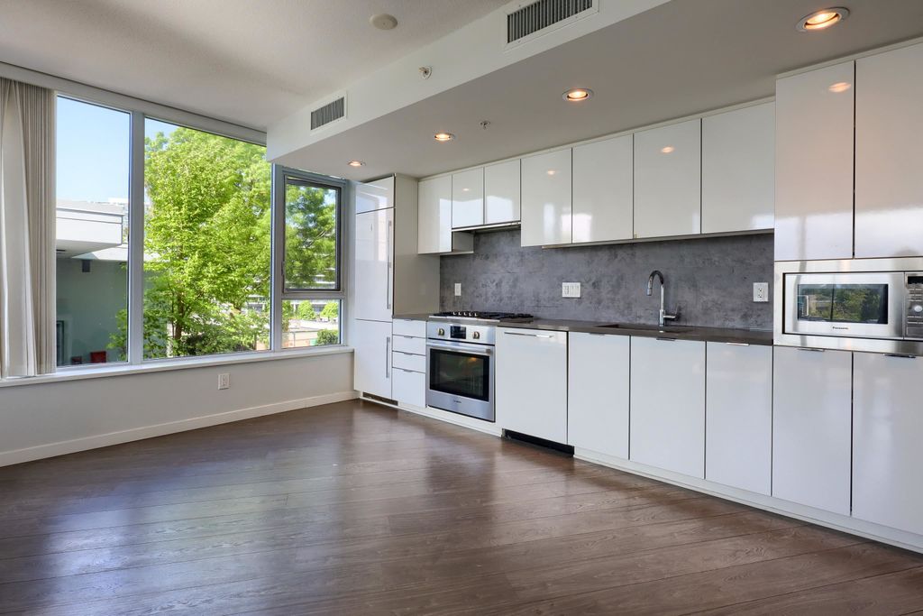 listing image 1106638781306222138