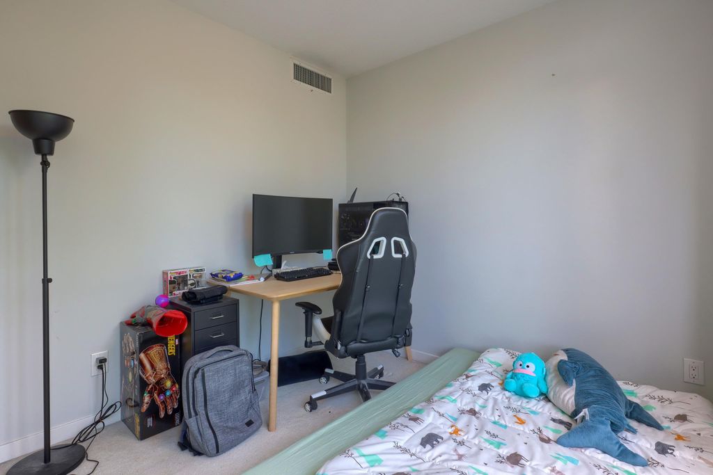 listing image 1106978786771394883
