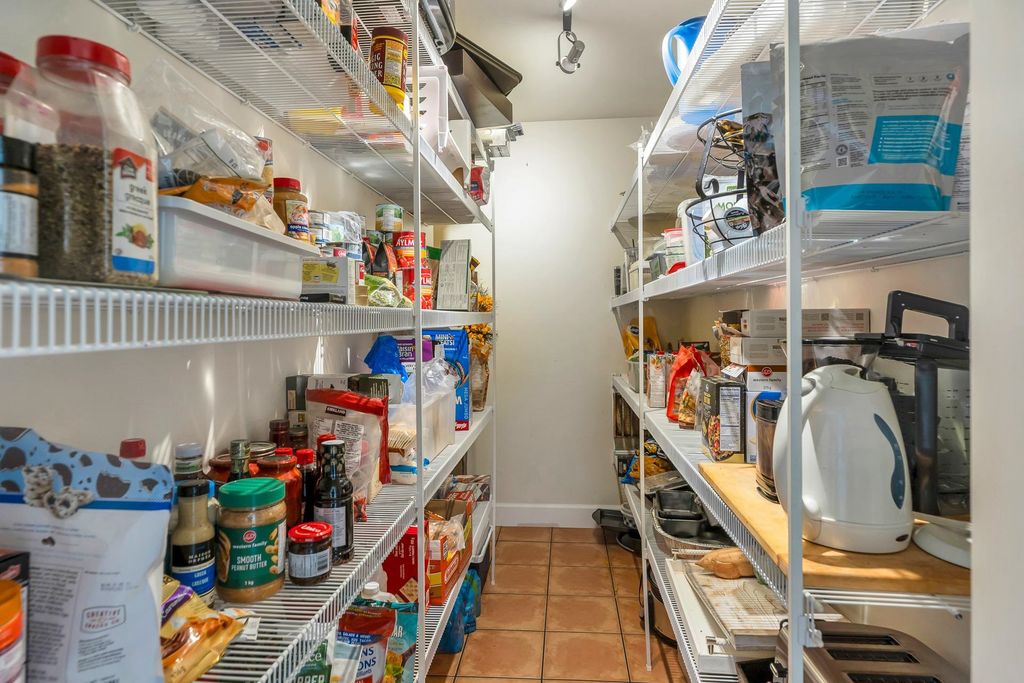 listing image 1104542090633557885