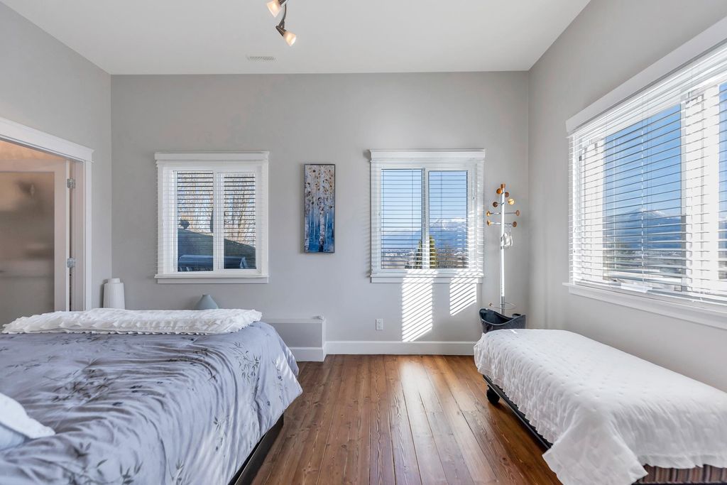 listing image 1106853446795516375