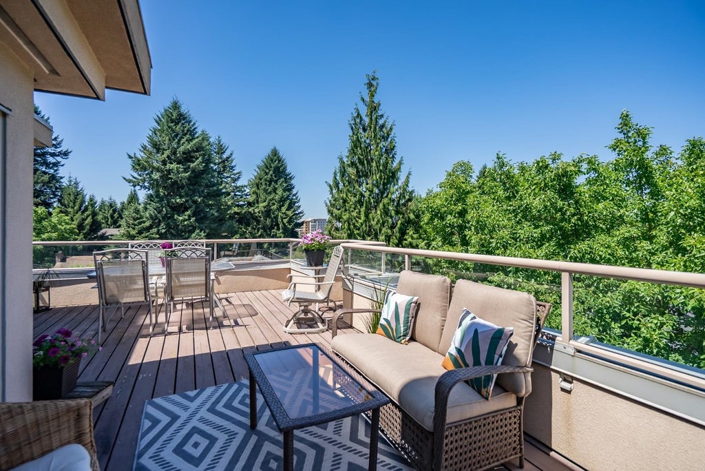 Photo of 33731 Marshall Road #407, Abbotsford, BC V2S 1L5 (MLS # R3138763)