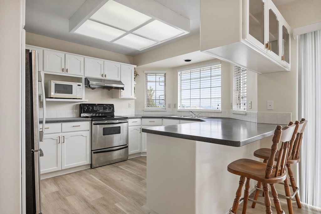 listing image 1100544429219504911