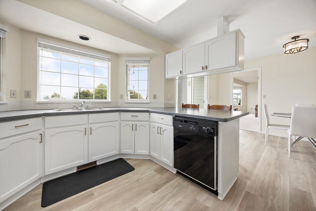 listing image 1107942076731034286