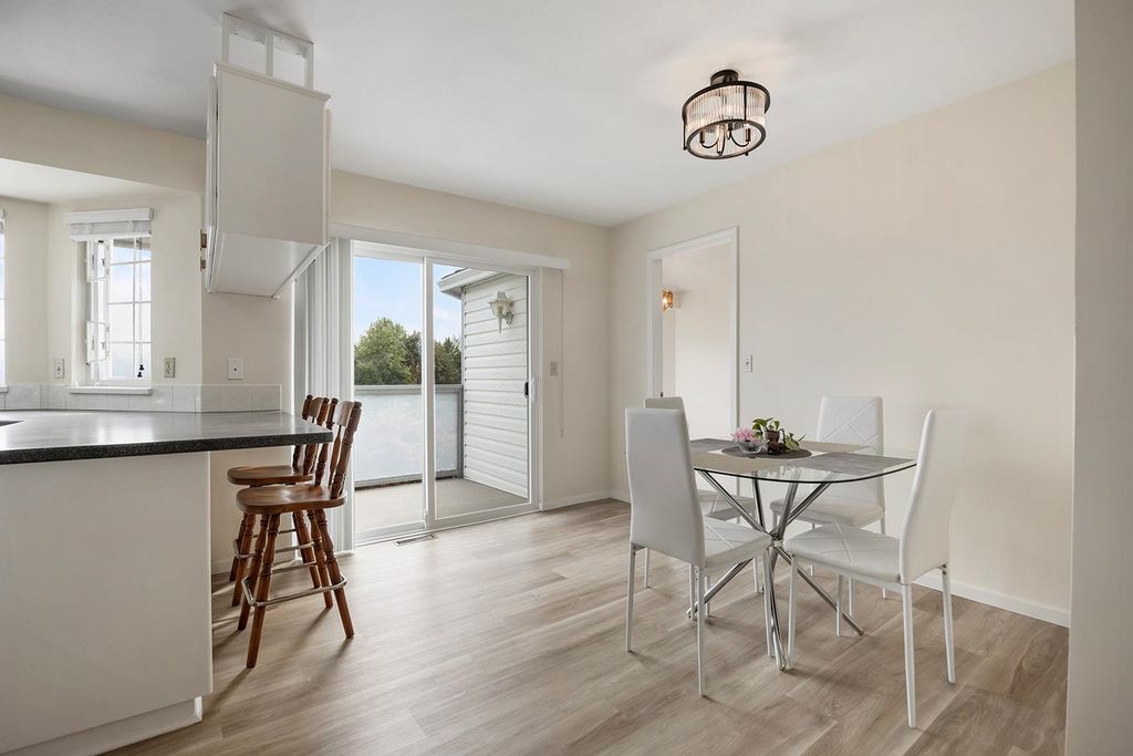 listing image 1103472679845645584
