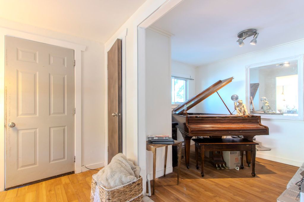 listing image 1103494327112801952