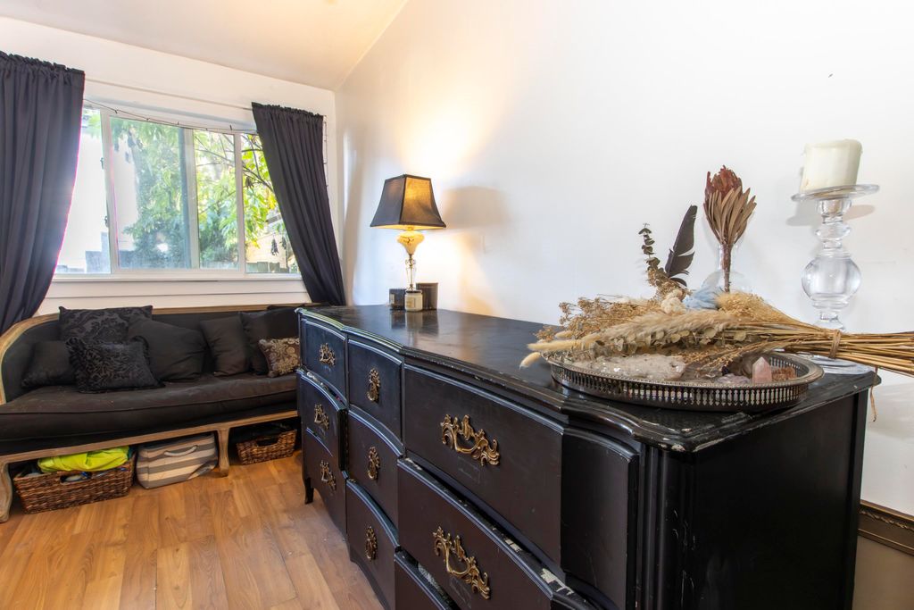 listing image 1108894958041712893