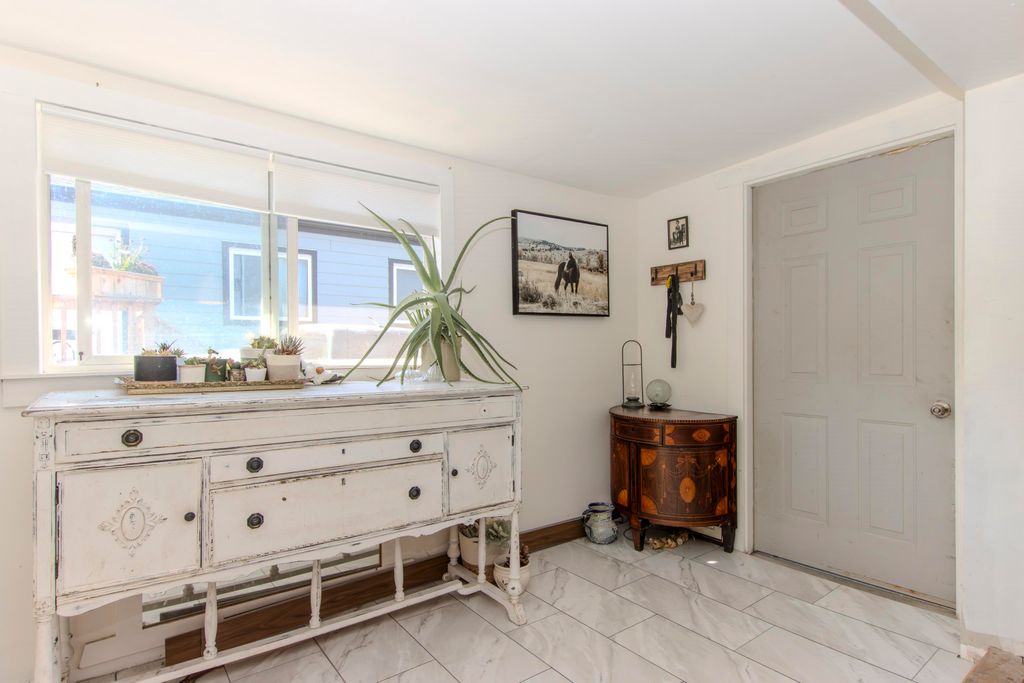 listing image 1102930764732576607