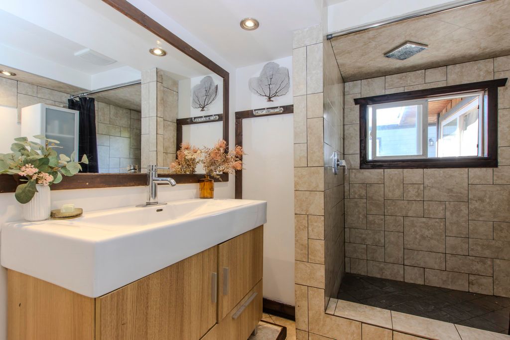 listing image 1104406449963764390