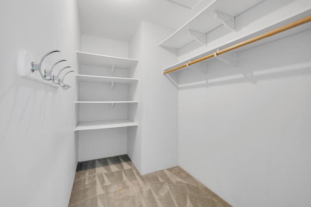 listing image 1102275632084887759