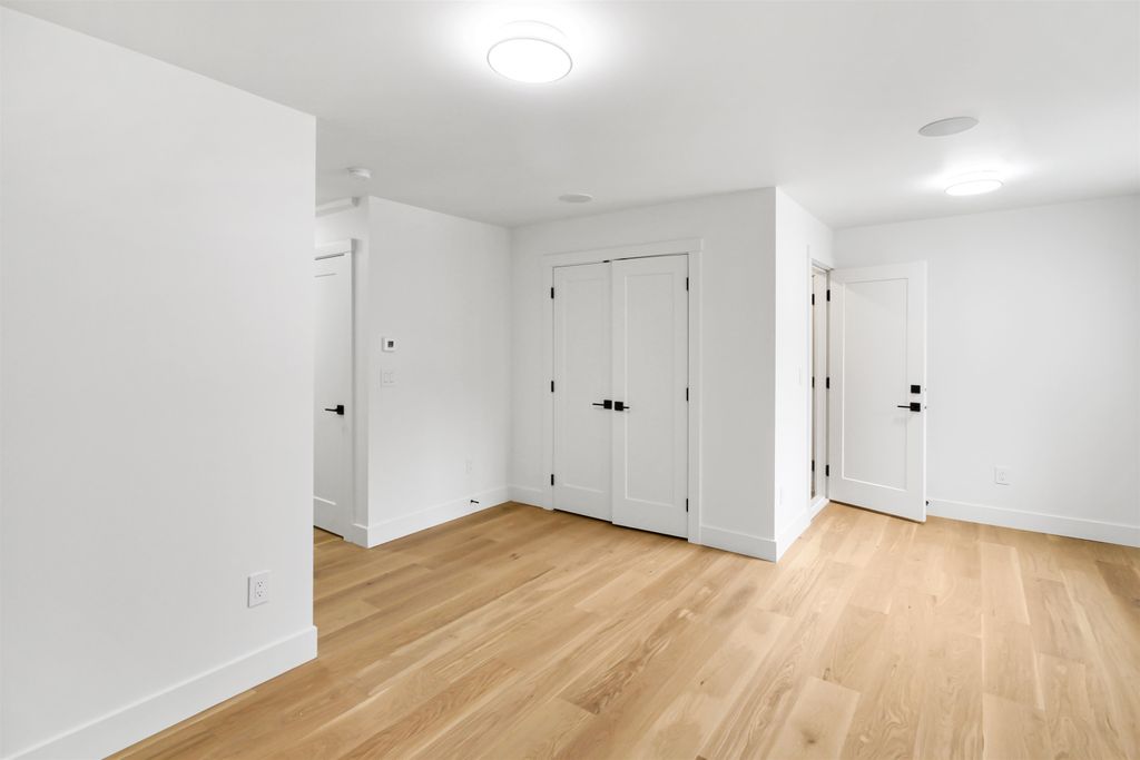 listing image 1107502505543078981