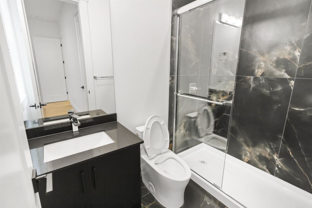 listing image 1102705242083450474