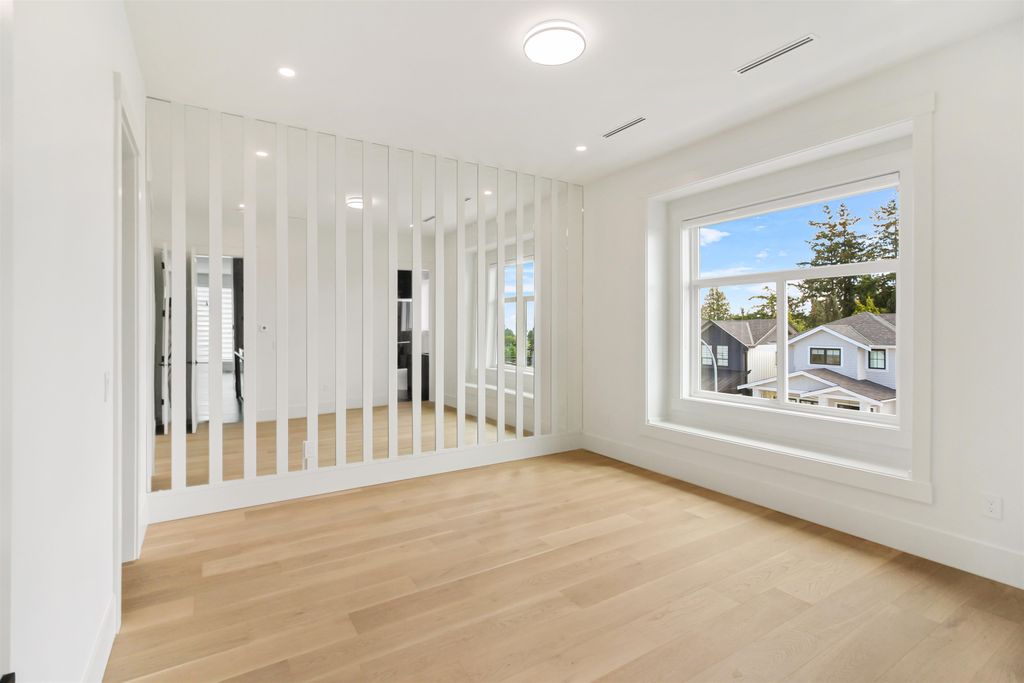 listing image 1103630403189462778