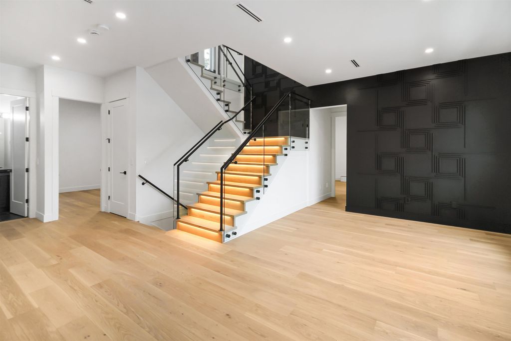 listing image 1104705291122690499