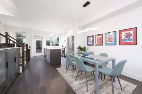 244 E 5th Street 14 North Vancouver BC V7L 1L7