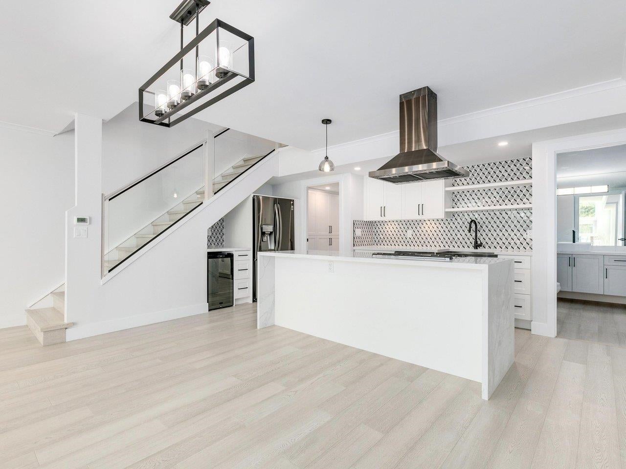 1350 View Crescent 110