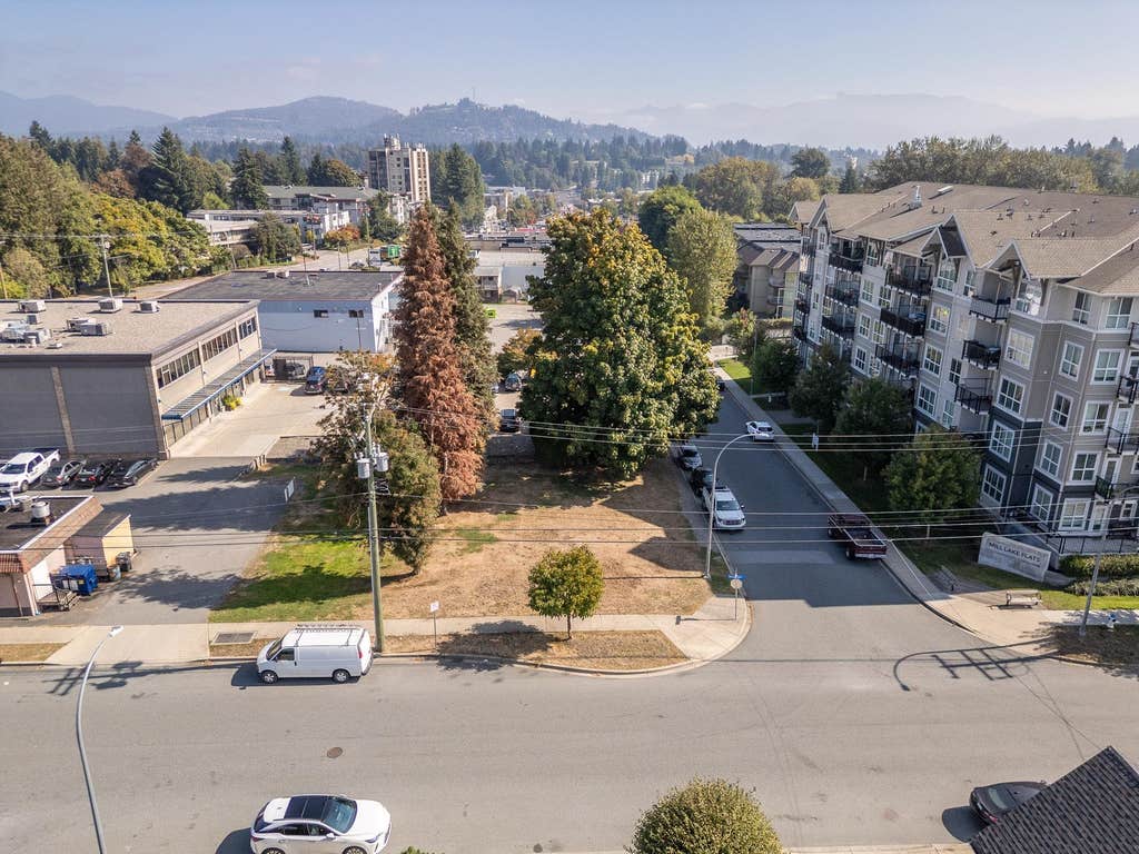 Photo of 2612 E Bourquin Crescent, Abbotsford, BC V2S 1Y7 (MLS # R3153204)