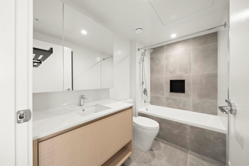 listing image 1108834870175646834