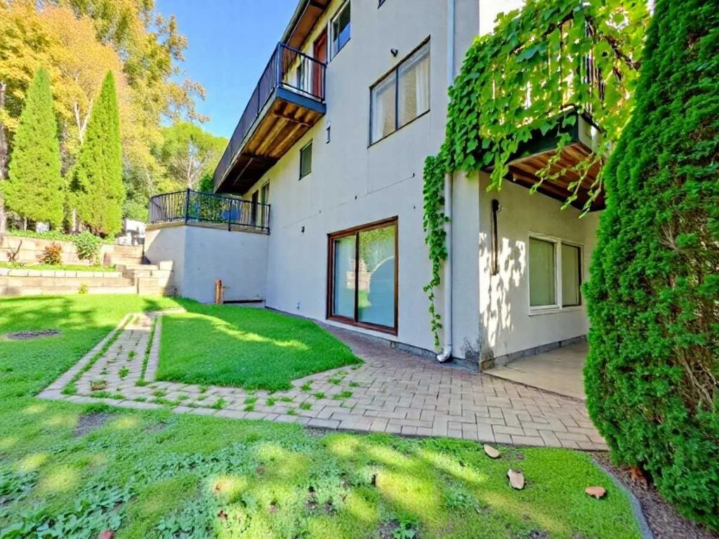 listing image 1108346215317916224