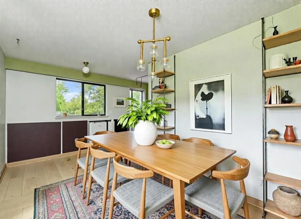 listing image 1102866209308939153