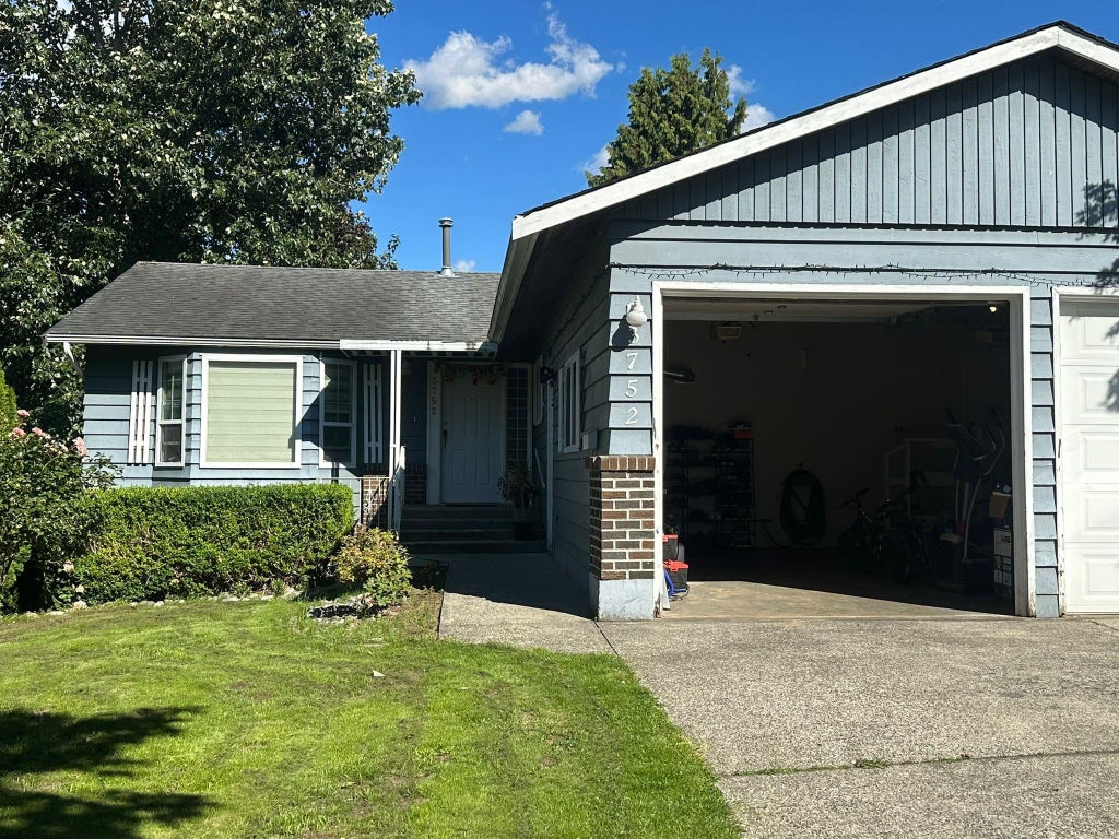 Photo of 3752 Harwood Cr Crescent, Abbotsford, BC V2S 7A6 (MLS # R3137696)