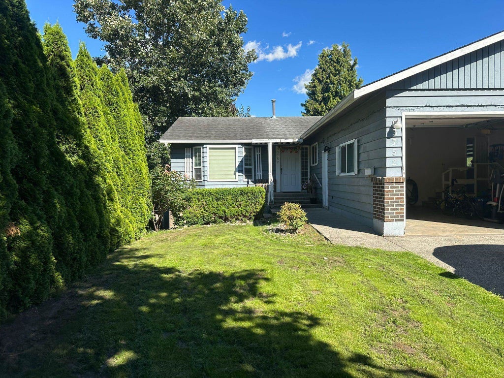 Photo of 3752 Harwood Cr Crescent, Abbotsford, BC V2S 7A6 (MLS # R3137696)