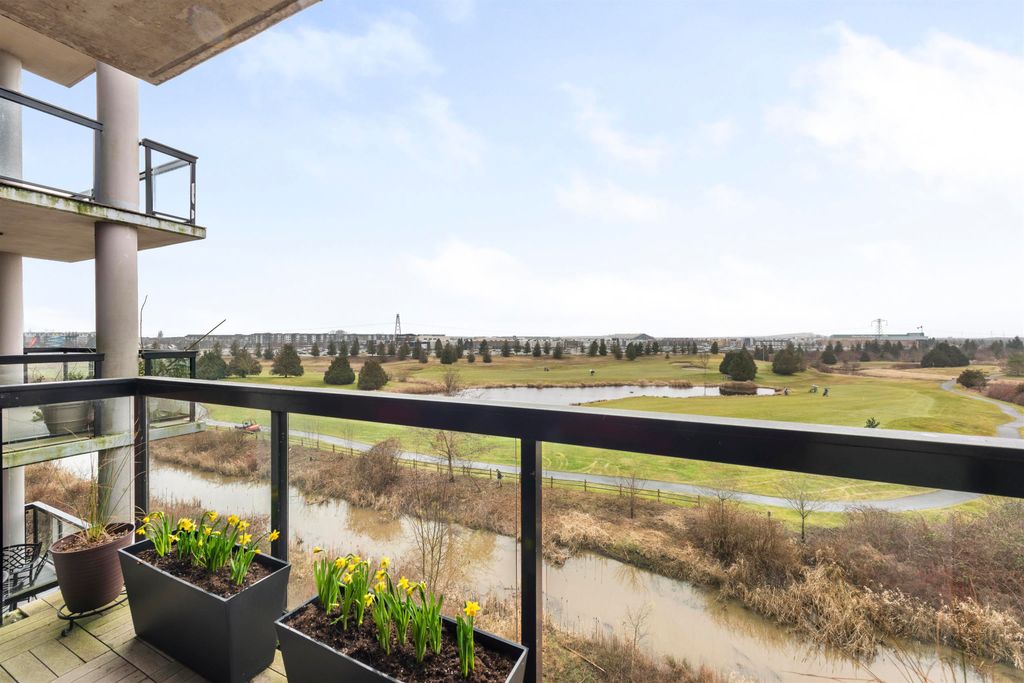 listing image 1100978597760681023