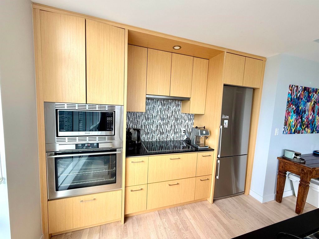 listing image 1102826423479928559