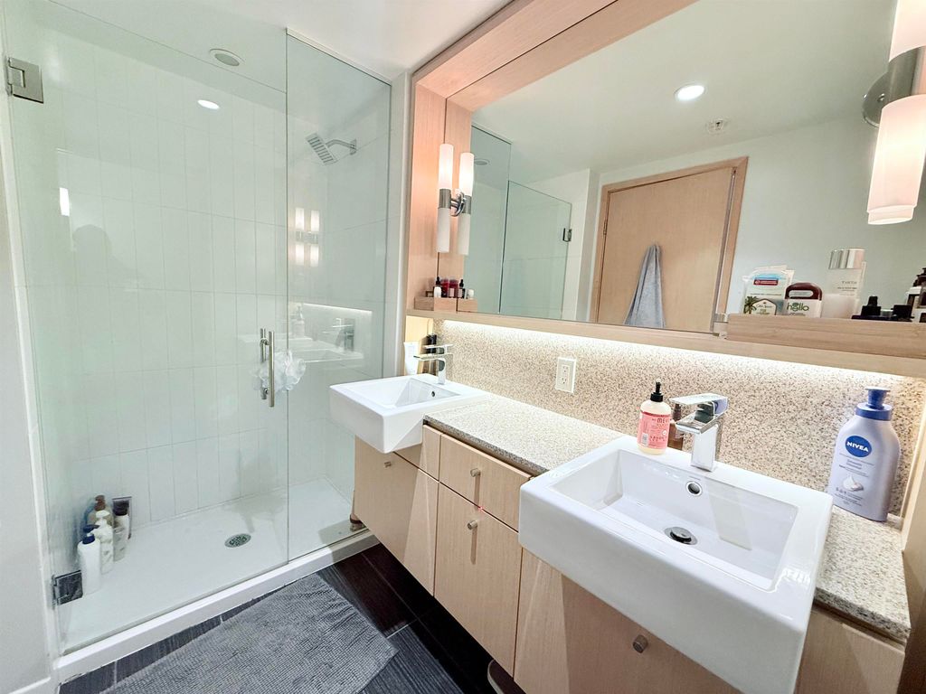 listing image 1109523941512653895