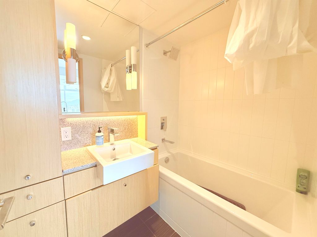 listing image 1108893764586474004