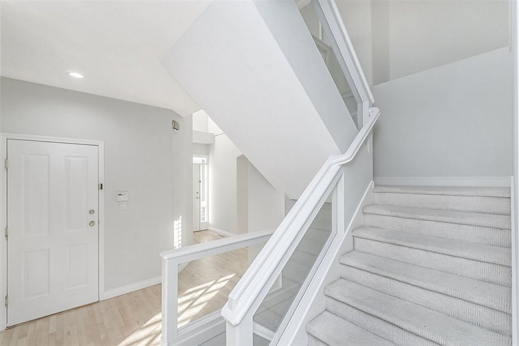 listing image 1104026423909475279
