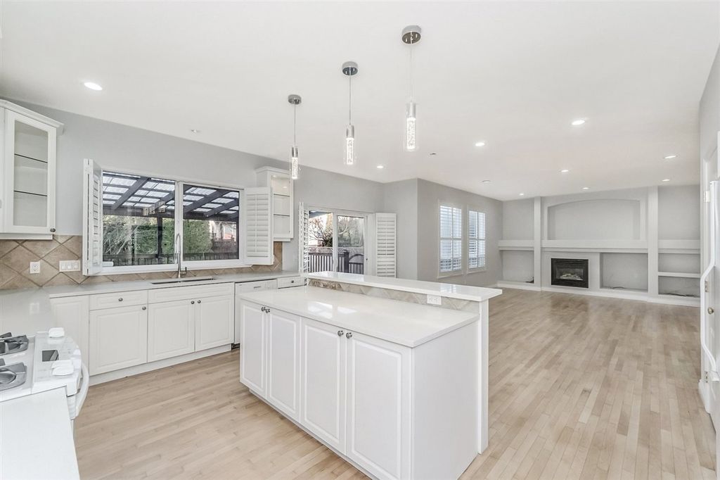 listing image 1100447546662471515