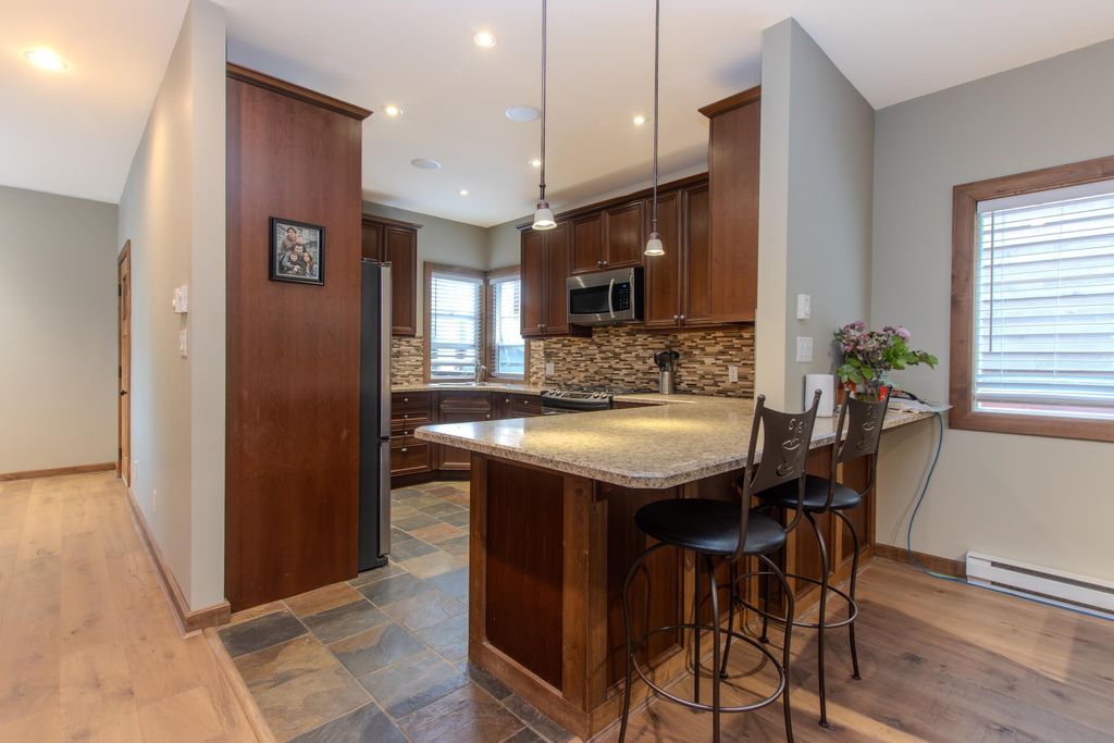 listing image 1109478818514395835