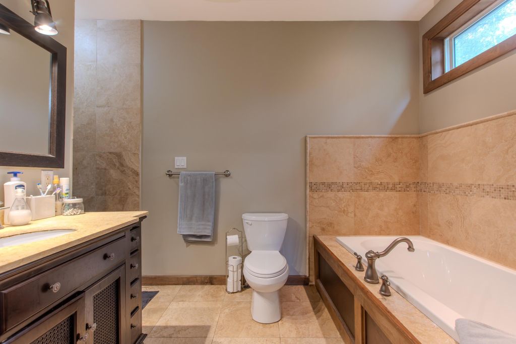listing image 1108173453193782940