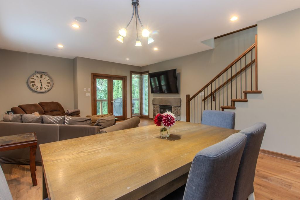 listing image 1104537993457943531