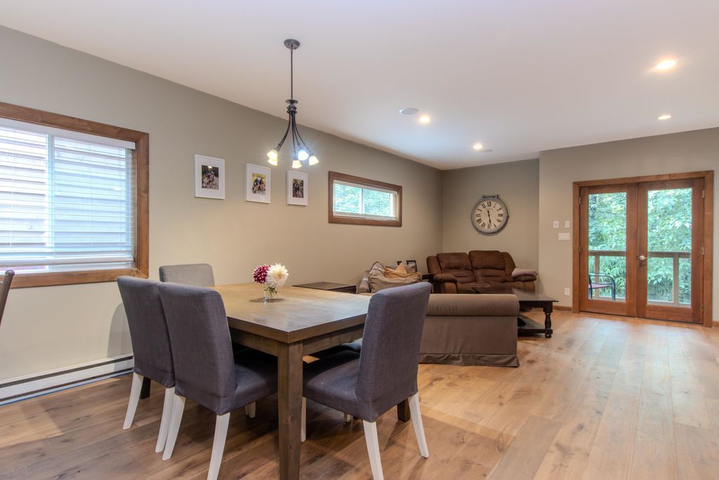 listing image 1106503275015034875