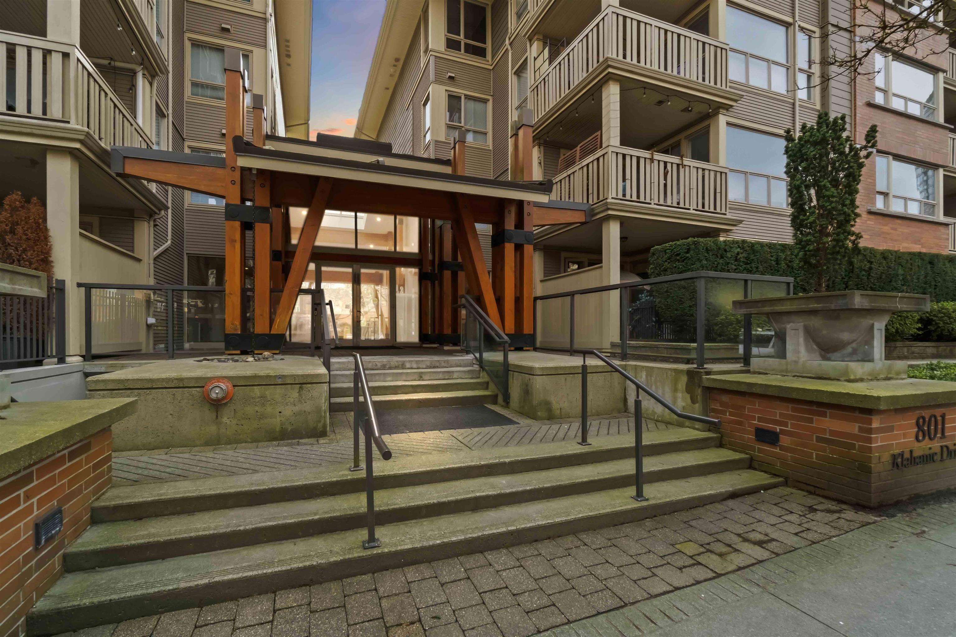 801 Klahanie Drive 308