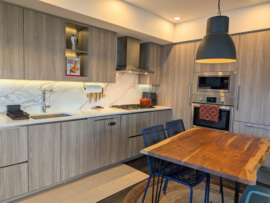 listing image 1107917485929340466