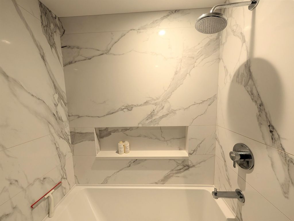 listing image 1100063257959982134